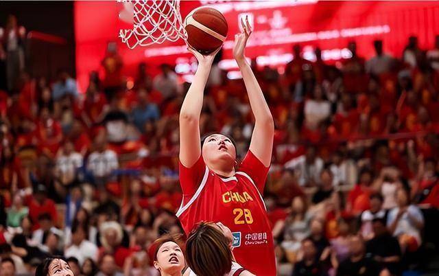 新加坡女篮实力抢眼，为国争光