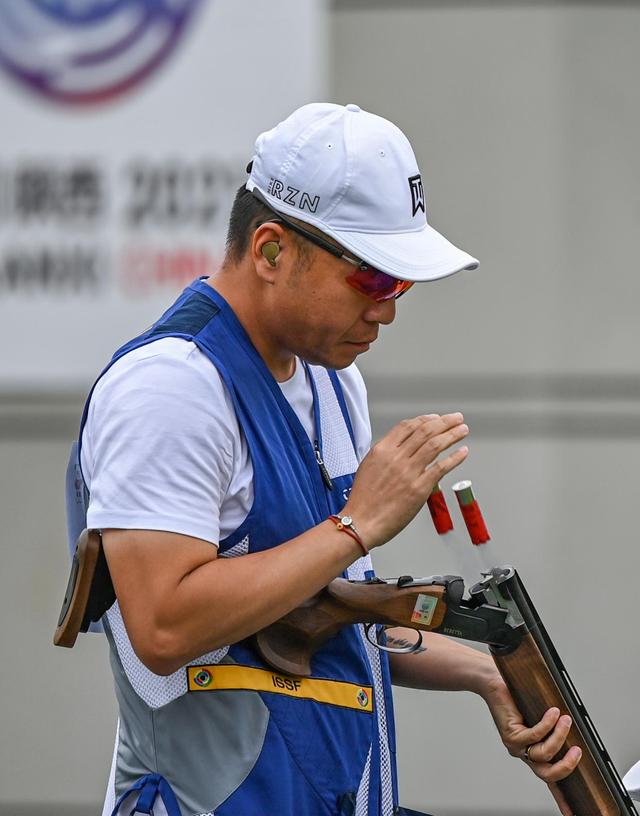 射击比赛中，俄罗斯选手稳定发挥夺得金牌