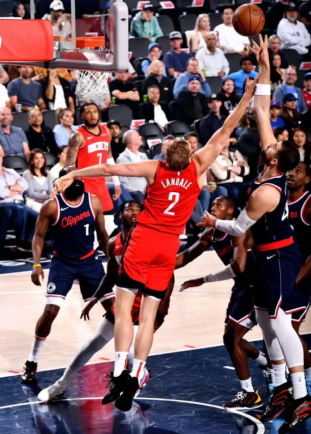 NBA总决赛首战火箭击败湖人