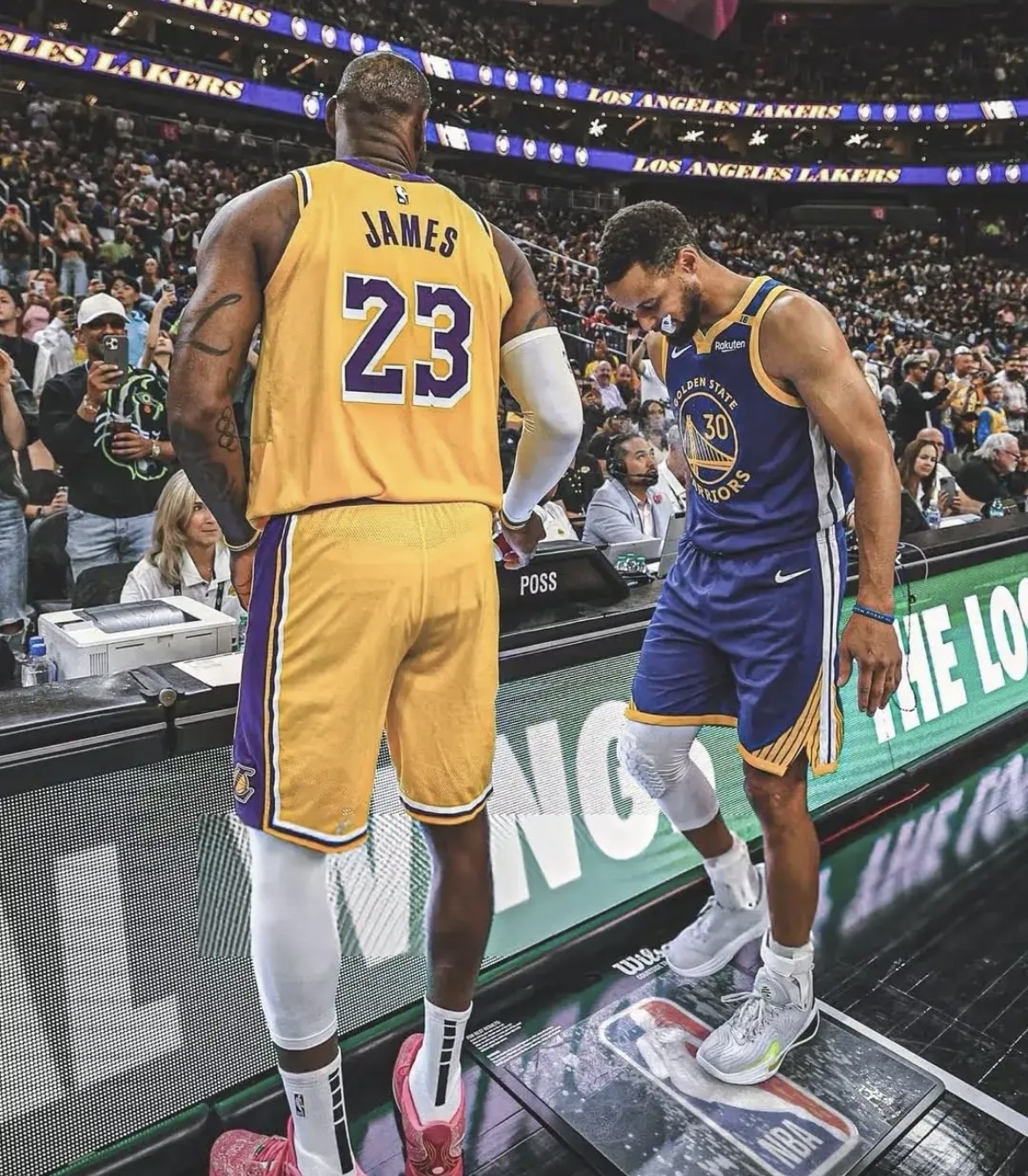 勇士队大胜湖人，取得连胜