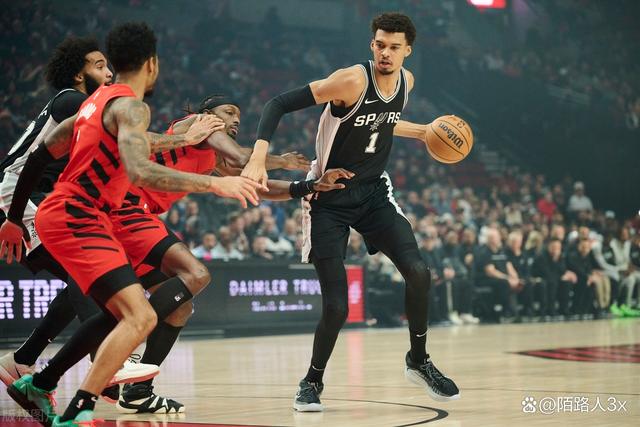 开拓者与马刺，谁将在篮球赛场上笑到最后？