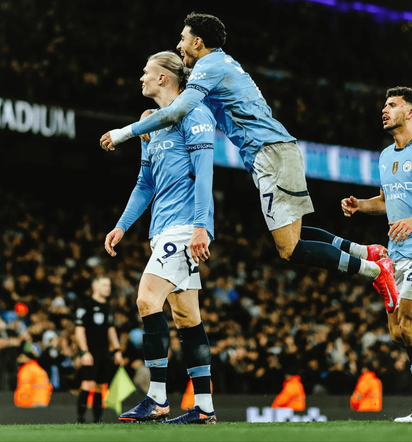 曼城客场顺利取胜，巩固领先地位