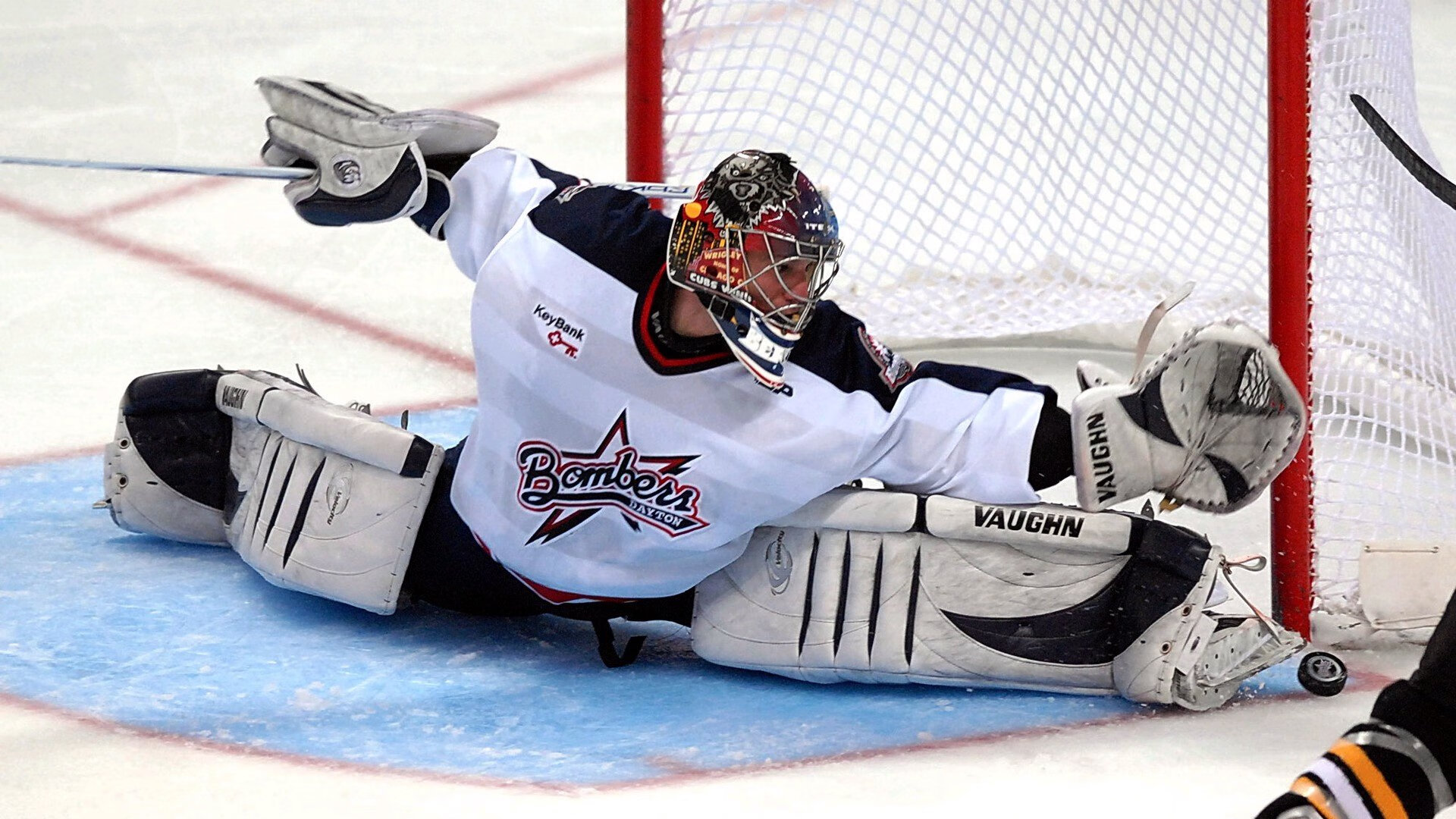 篮球场的至暗时刻，贝恩的商业逆袭，最不可能的人，如何打出了年度焦点之战？