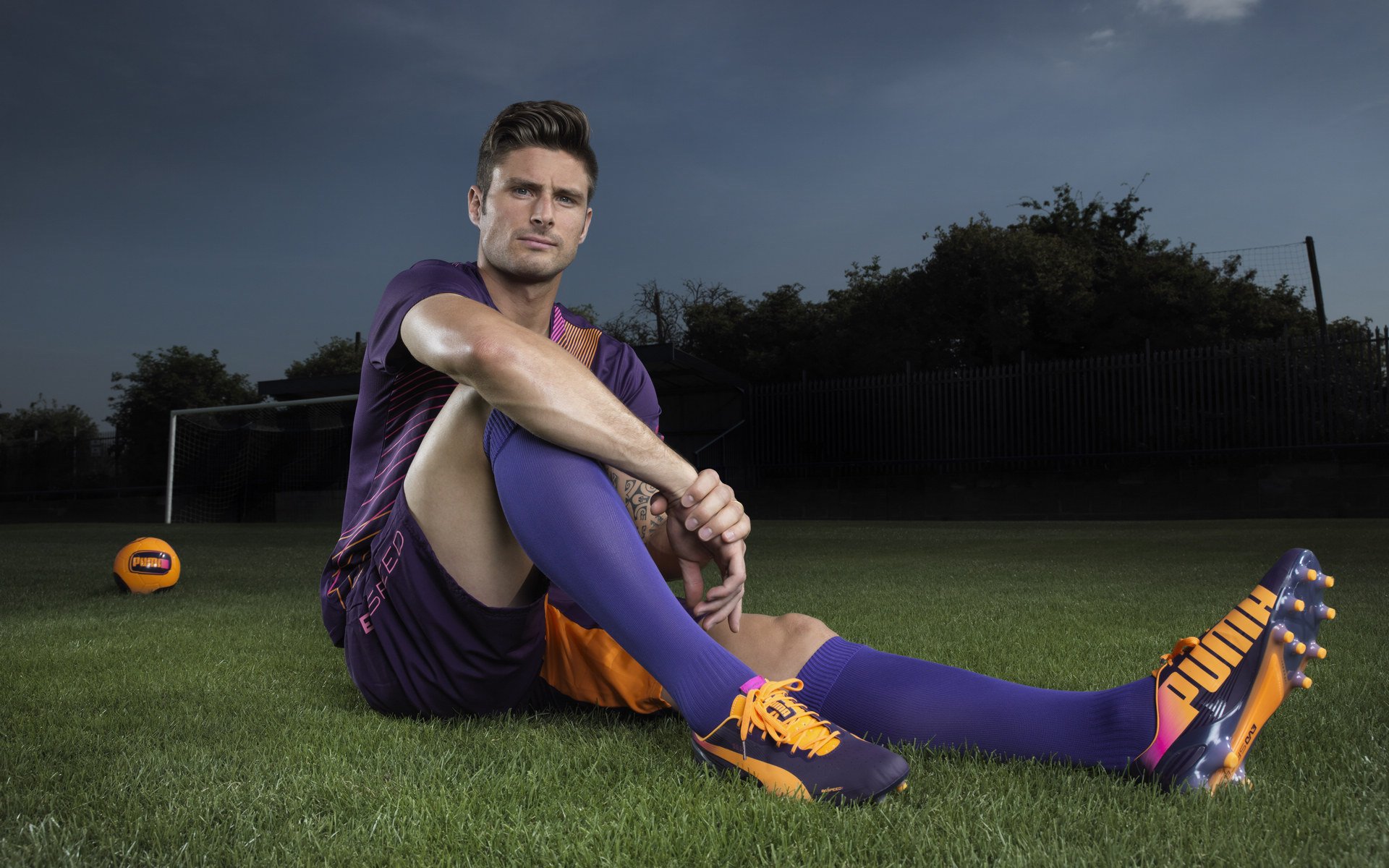 拉沃尔杯的团队熔炉,何以比温网的孤独桂冠更灼热?西西帕斯用感性哲思点燃赛场