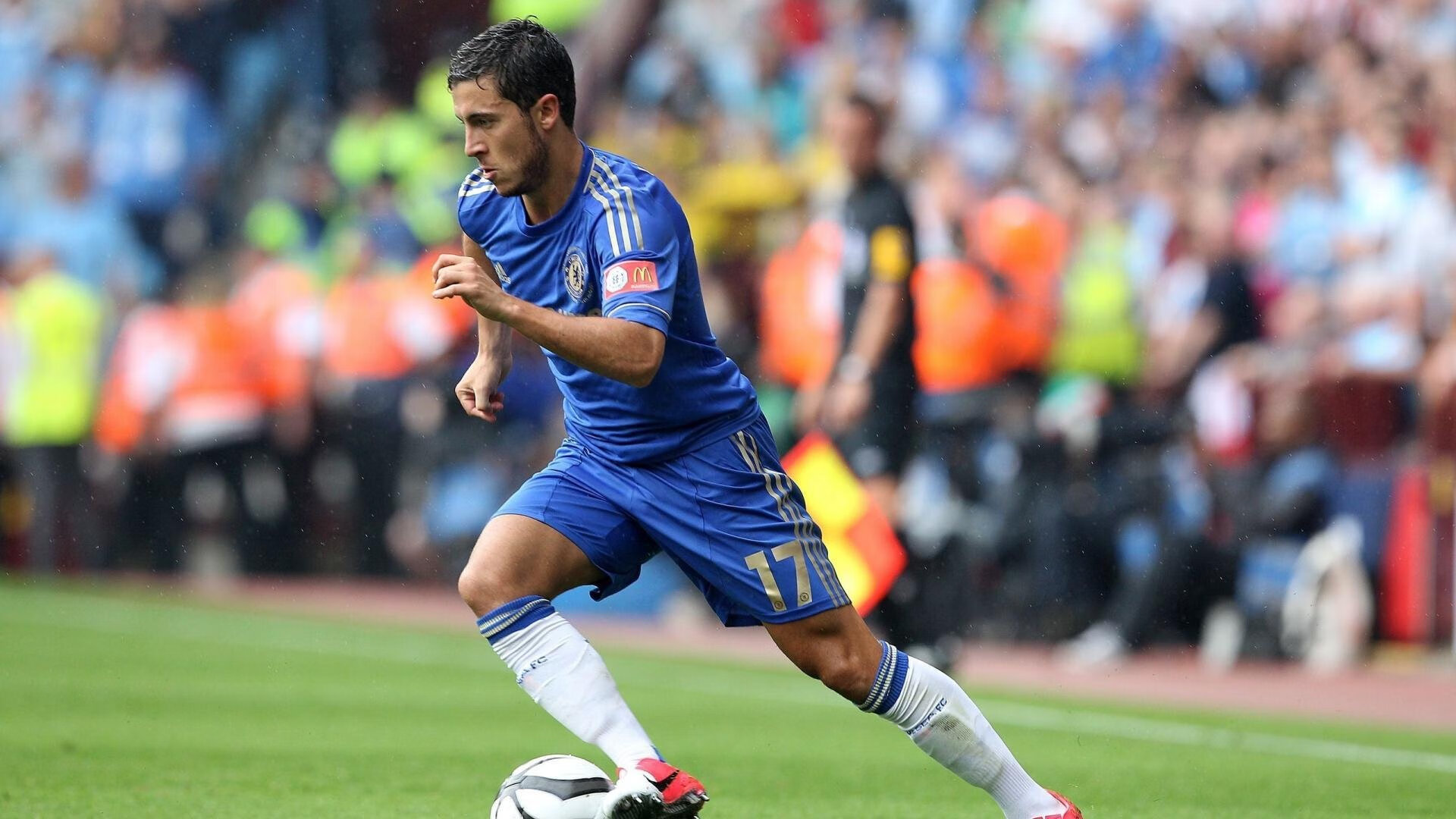 首先,扩展思维,撰写一个既点明主题又富有冲击力的标题